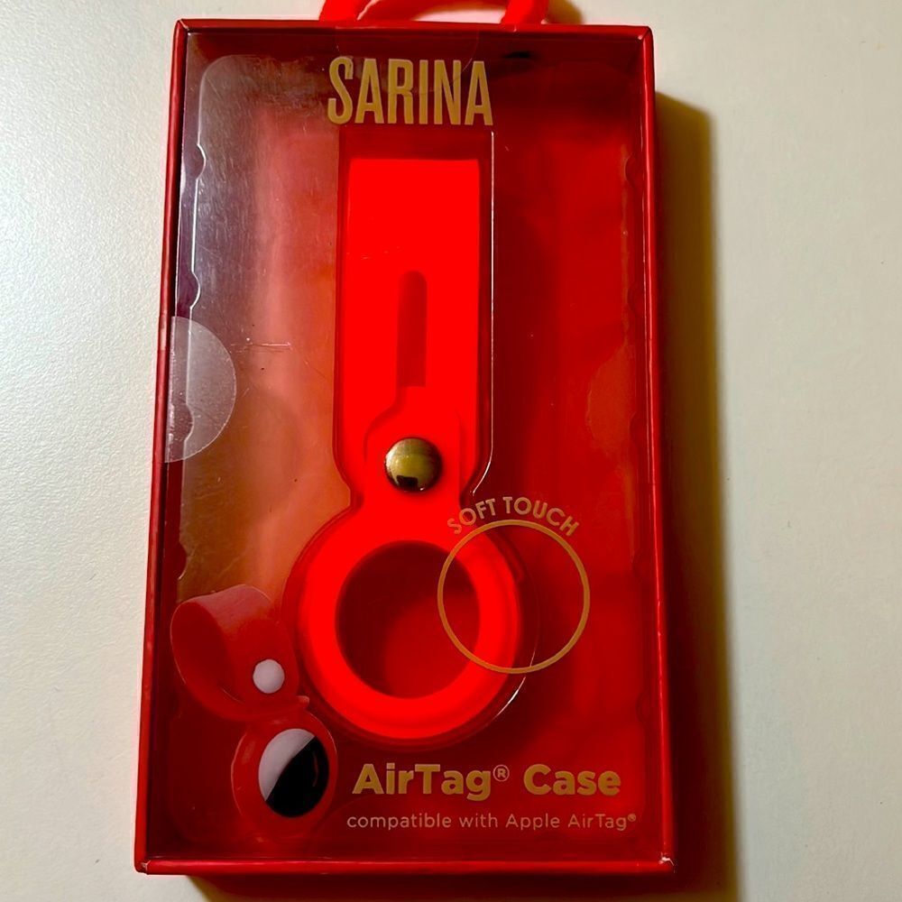 Sarina AirTag case 